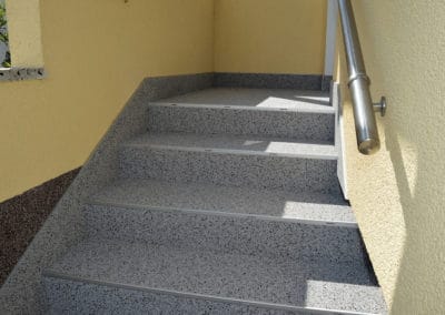 Treppe – Grigio Greco -steinteppich-fugenlos-naturstein-bodenbelag-fuer-terrasse-kueche-bad-und-wohnzimmer